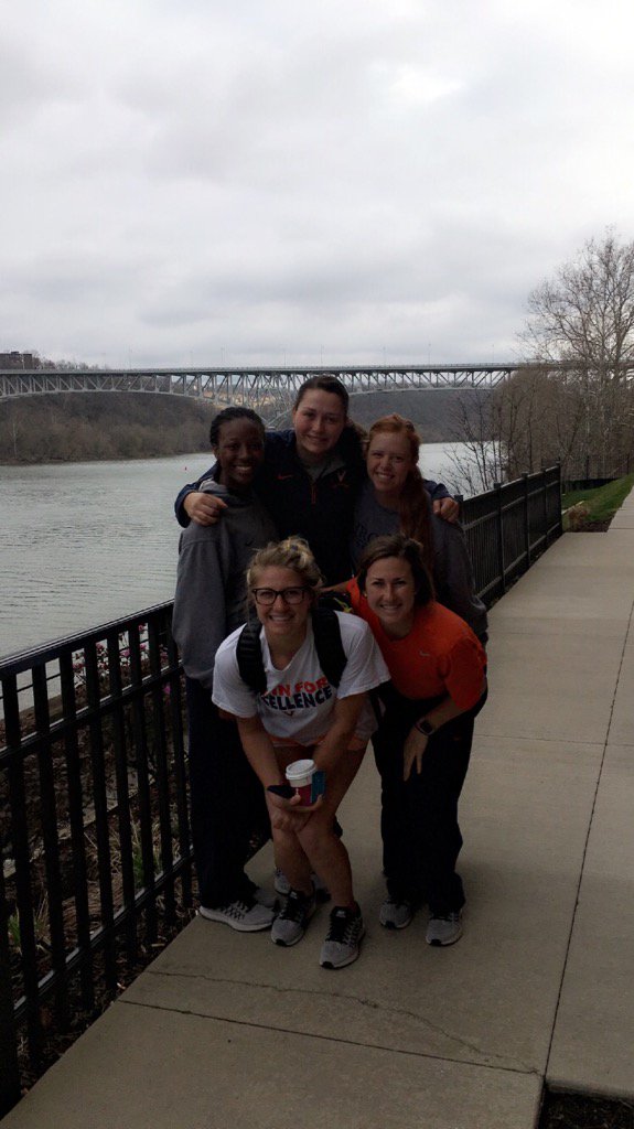 UVASB3's tweet photo. #HoosACCRoadTrip @iyana_hughes @AimChapdelaine @Dannnii63 @MLabshere @ginger_carrot #HoHoos https://t.co/y2jrS9LoAD