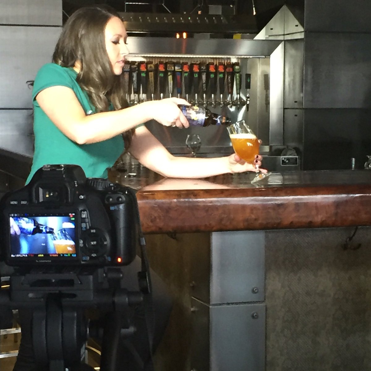 PulpDetroit's tweet image. Behind the scenes with our client @RoakBrewing for their @purebrews shoot. #brewandview #behindthescenes #Roak