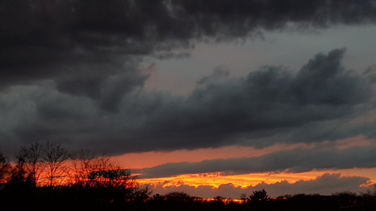 HewsonSally's tweet photo. Towson sunset and thunderstorm. @TonyPannWBAL @JustinWeather @JimCantore https://t.co/wnIst83B8m