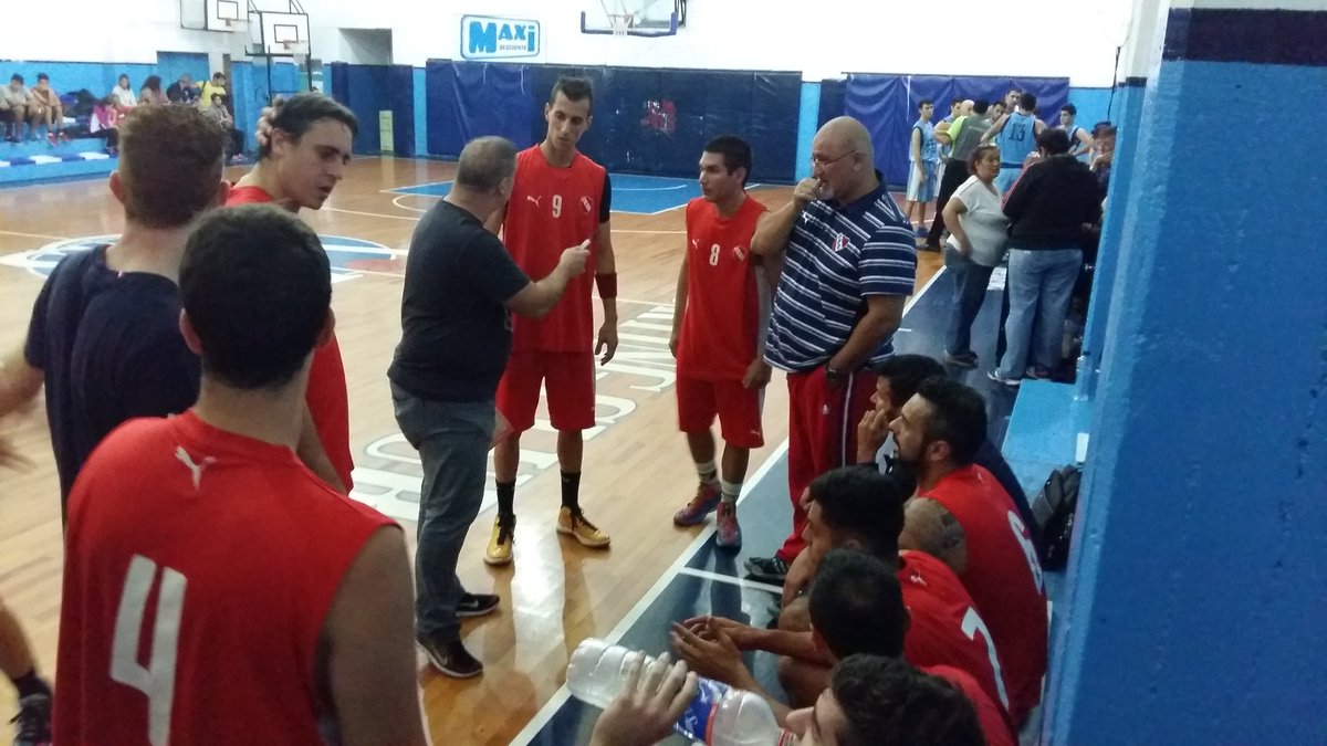 FloraGp's tweet photo. #BÁSQUET 》Final del primer cuarto: #Independiente 15 - 14 #WildeSP https://t.co/TgLiITRSEY