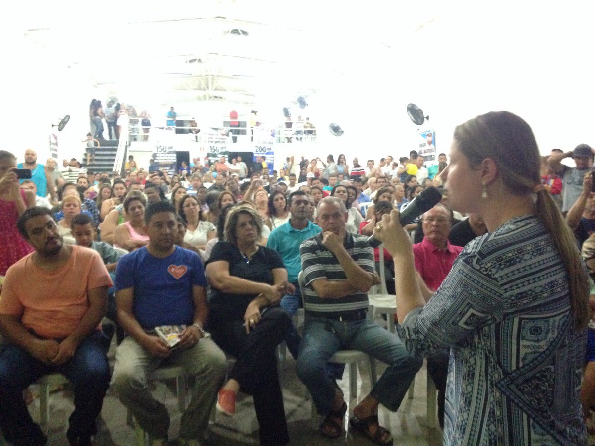 vanessadamo's tweet photo. Juntos com o PMDB, PR, PSDC, DEM, PEN e PTN discutimos melhorias para o município. Obrigado a todos pelo carinho :) https://t.co/QBguORfNpu