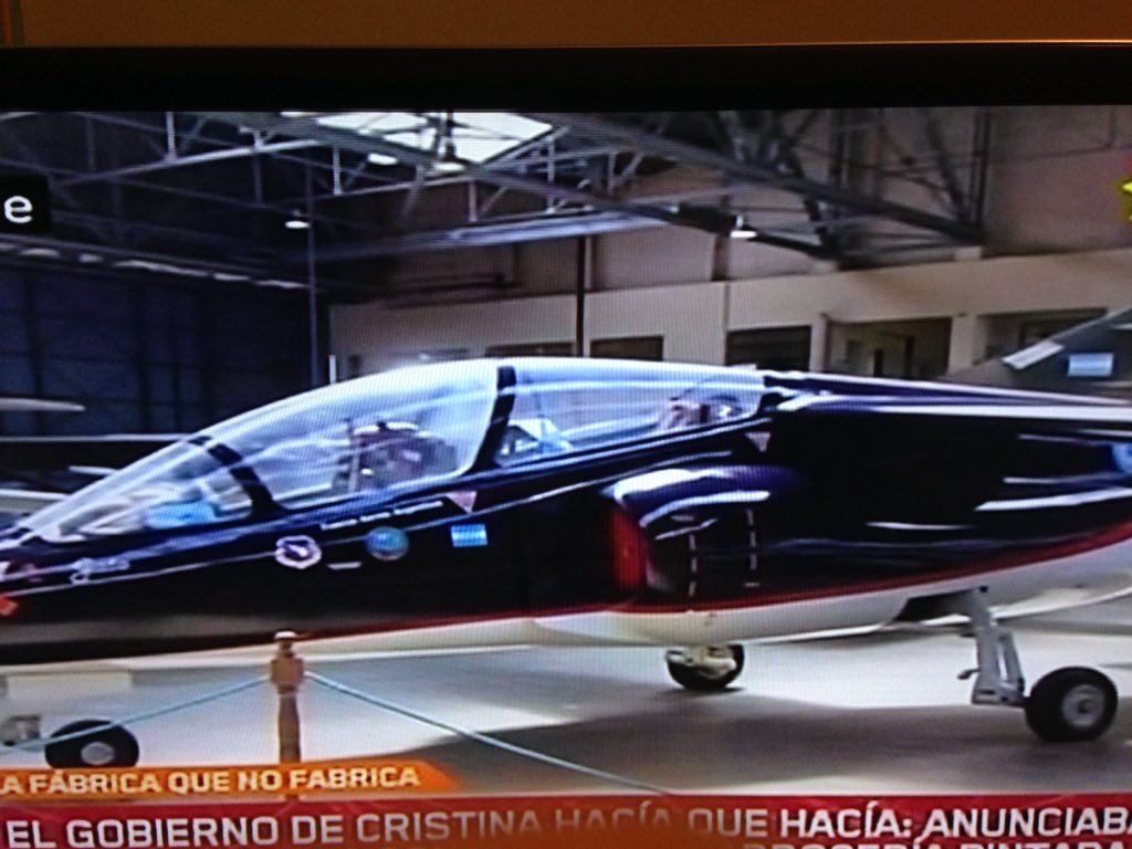 CasaRosa19's tweet photo. FADEA la fábrica q no fábrica,otra cueva del relato K,La reinaguraban con un avión vacío( Pampa mod:87)vergüenza. https://t.co/9rIF65JWjr