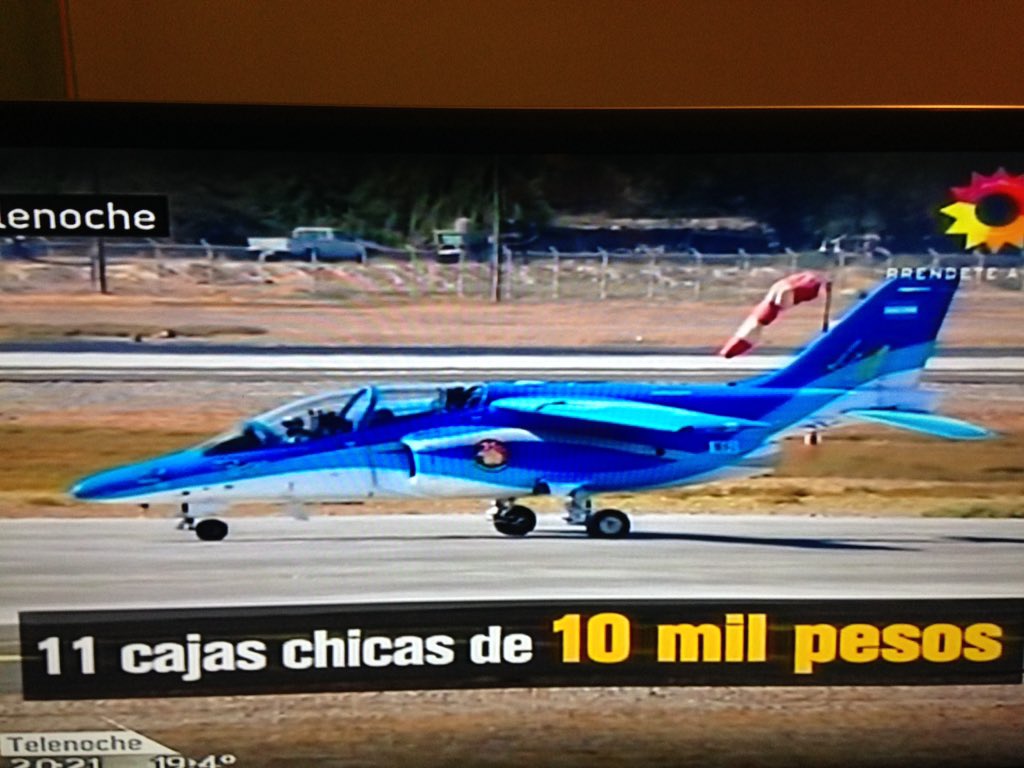 CasaRosa19's tweet photo. FADEA la fábrica q no fábrica,otra cueva del relato K,La reinaguraban con un avión vacío( Pampa mod:87)vergüenza. https://t.co/9rIF65JWjr