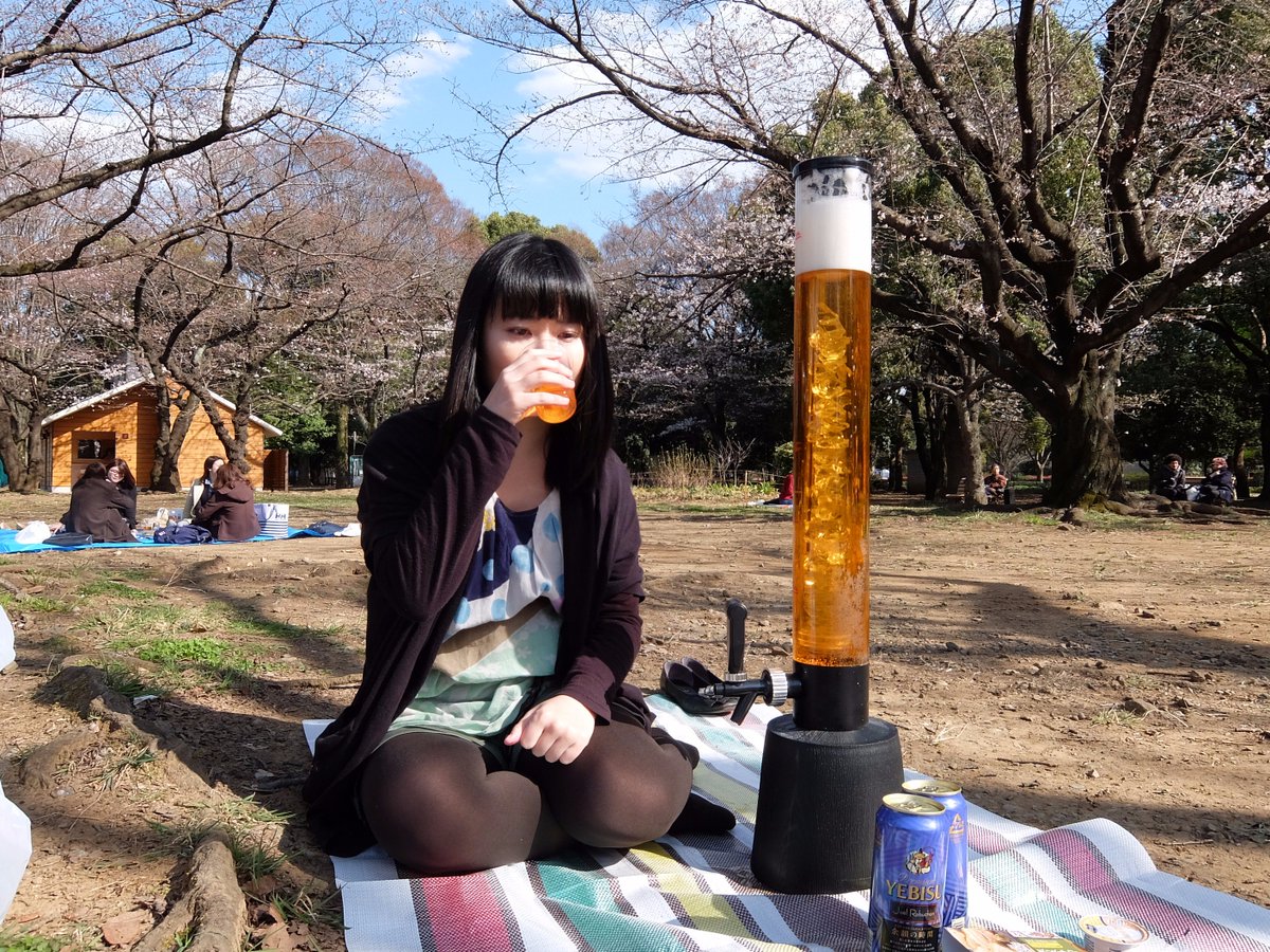 一人花見に行って、ビールを3リットル近く飲んだ日の話を書きました。→3Lのビールサーバーを使って1人で花見をしてみた 価格.comマガジン
