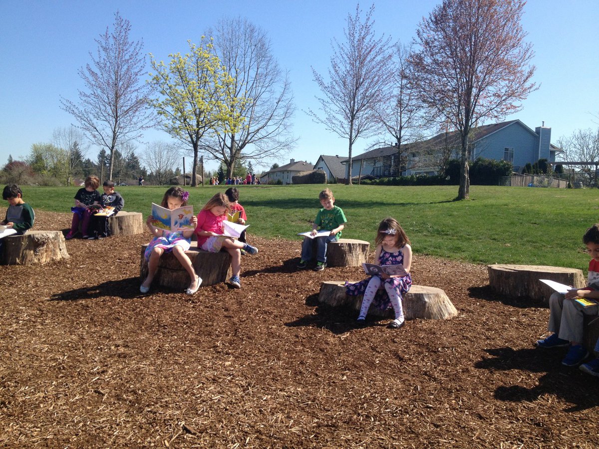 tracyacramer's tweet photo. What a great day to be outside to read #think35 #outsideEd #sunshinereading #turnthepage #fun #kinderchat https://t.co/BgIRWUDPCB
