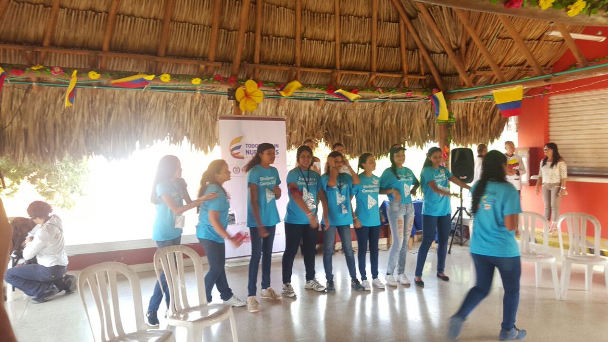 Mineducacion's tweet photo. Con distintas actividades en #CamposdeInmersiónenInglés como teatro, música, baile y juegos, incentivamos el inglés. https://t.co/xfhPpKtMcU