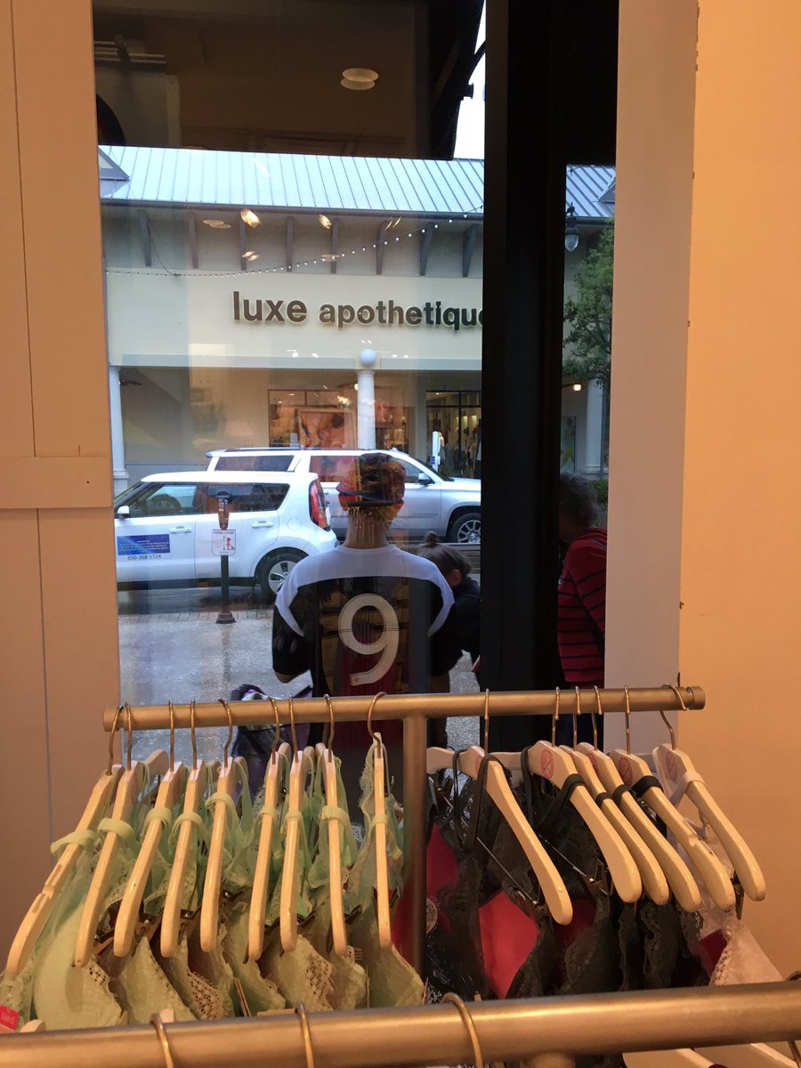 the hatred my brother has for Victoria secrets is so real he'd rather stand in the rain than in the store😭😂