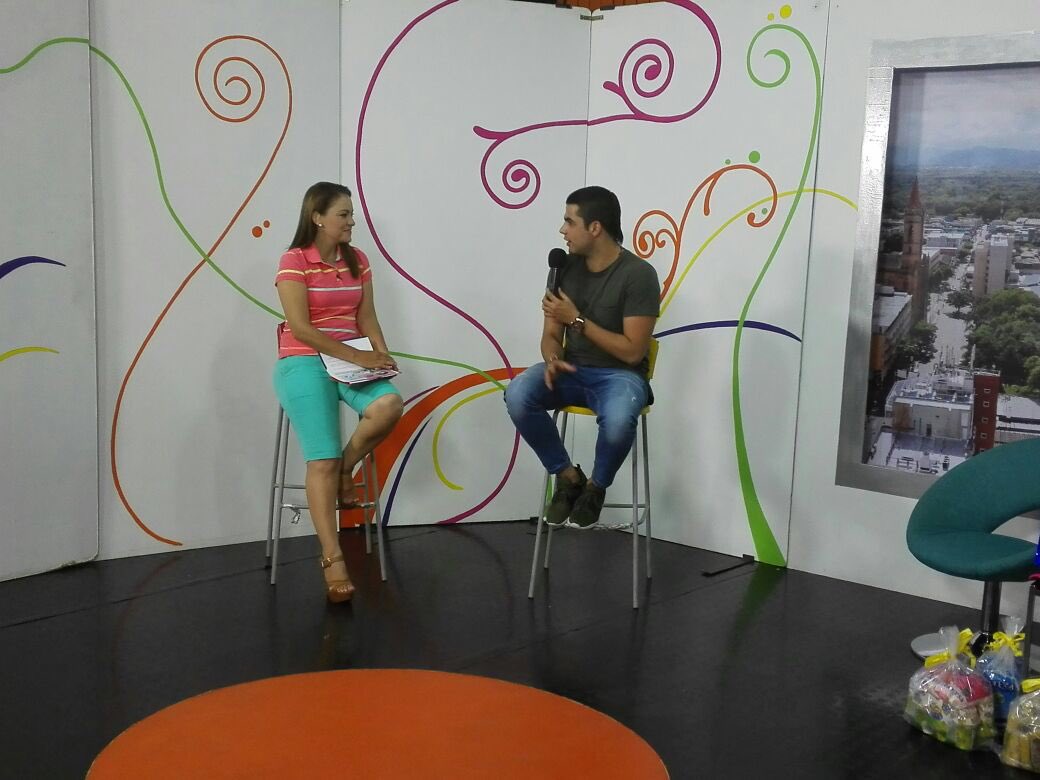 JuanPalauMusic's tweet photo. Qué buen parche estamos montando en Neiva con la gente de @ALPAVISION1 #Muevete https://t.co/gK34ZRucJM