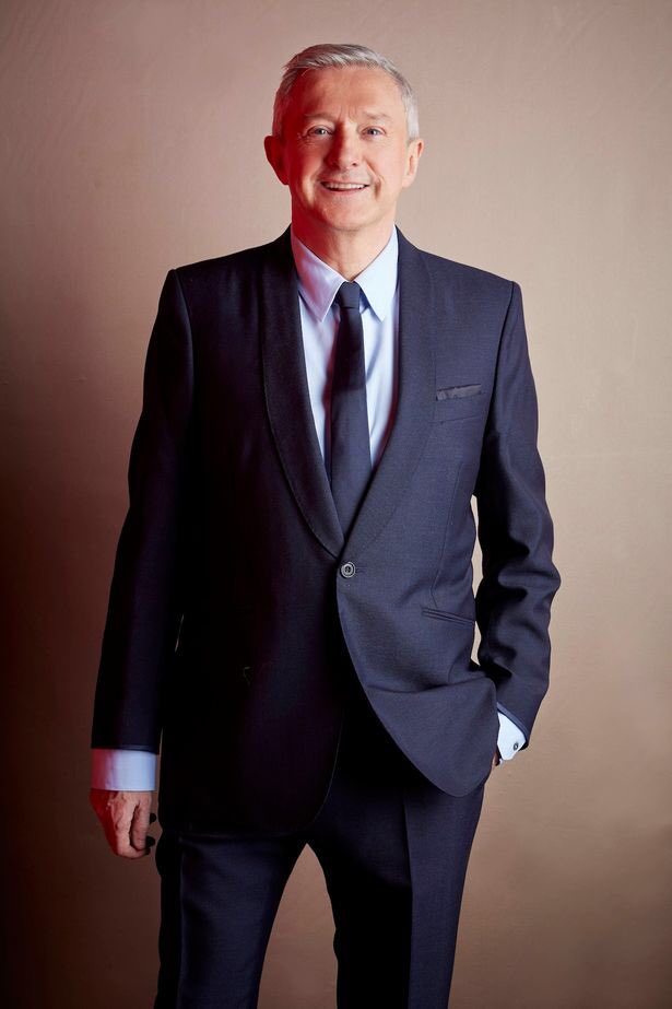louiswalshlegen's tweet photo. When you get that new next suit for your second cousins wedding, so you make the most of the wedding photographer https://t.co/AGsRDXqY4d
