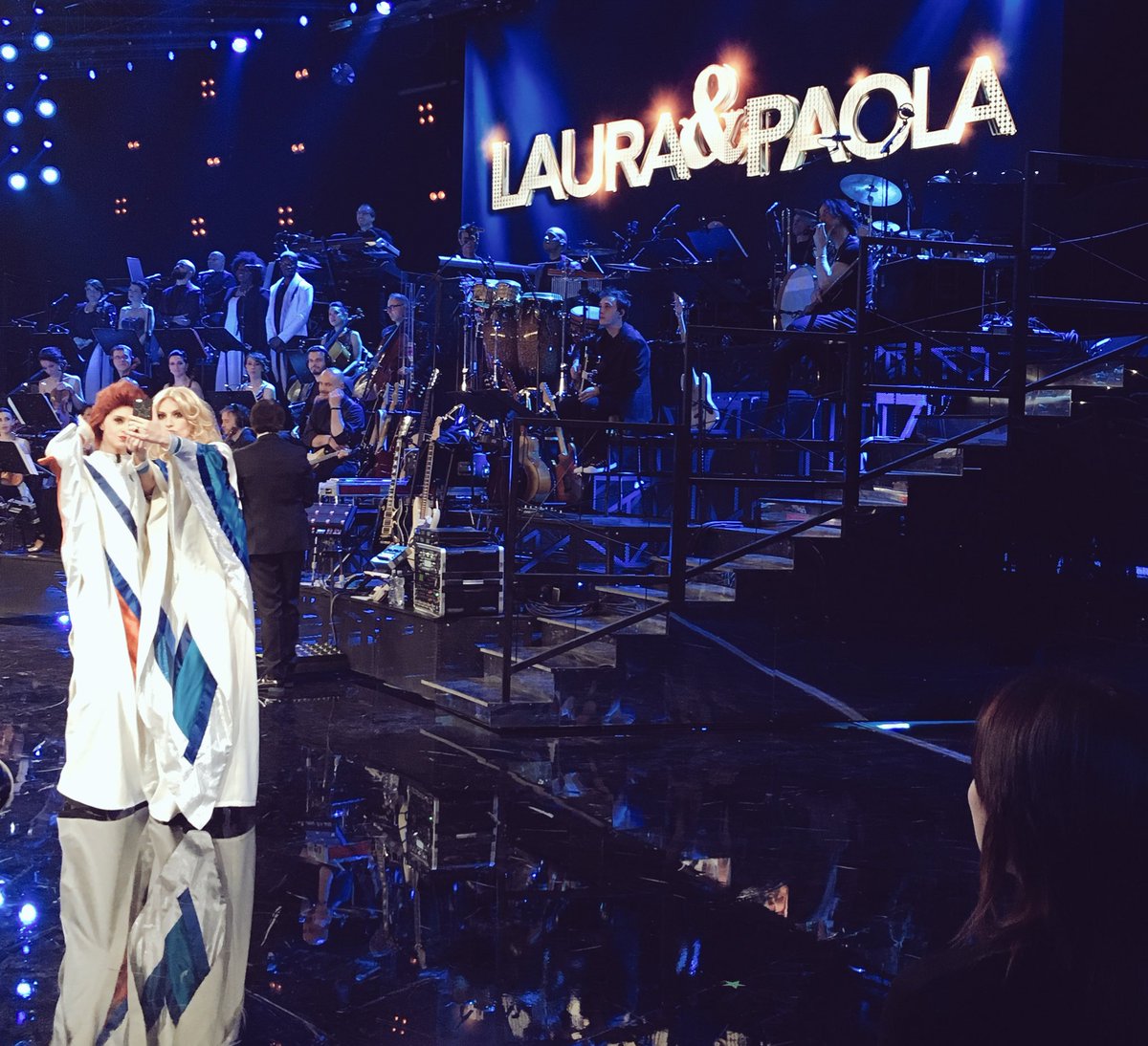 Raiofficialnews's tweet photo. #LauraePaola: @LauraPausini spiega i social a Paola.
@RaiUno https://t.co/xn5a8gXKU0