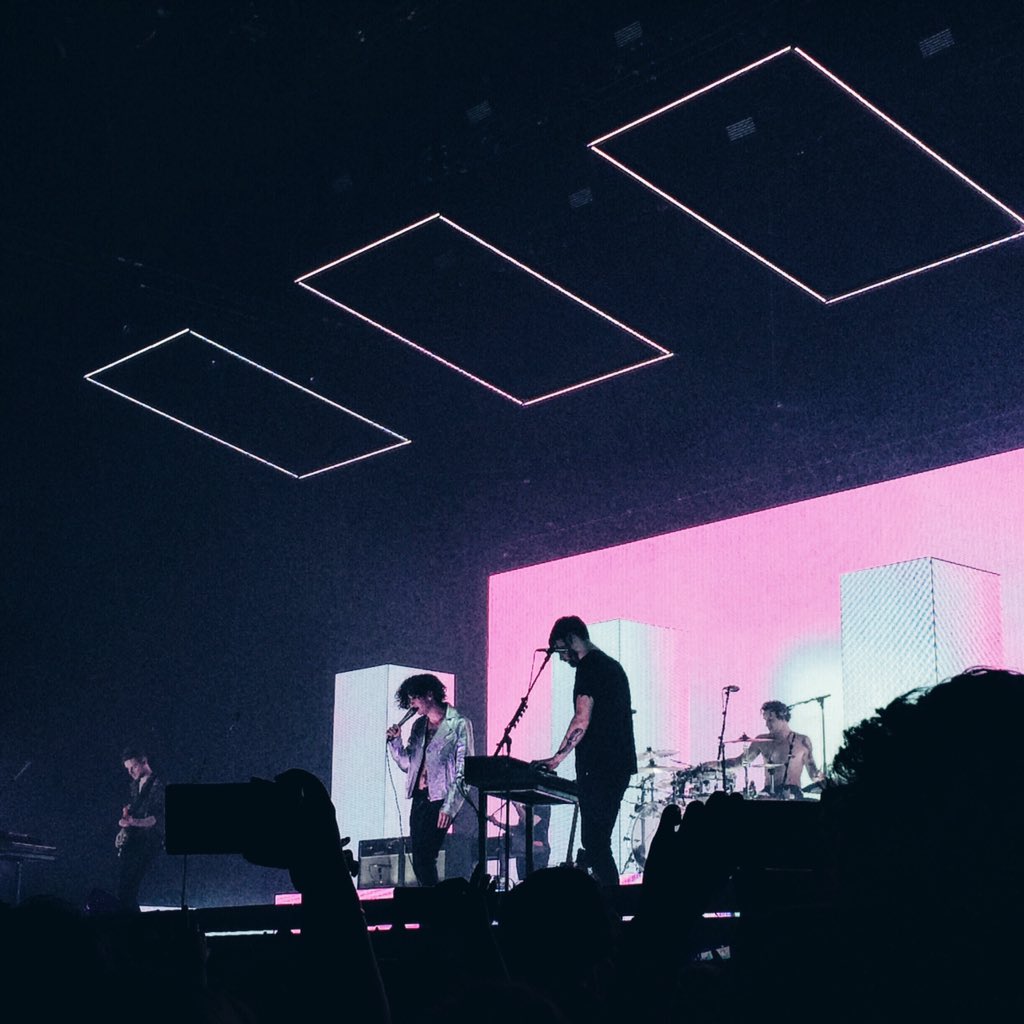 jannebiersma's tweet photo. thank you @the1975 https://t.co/D6qV0g5yof