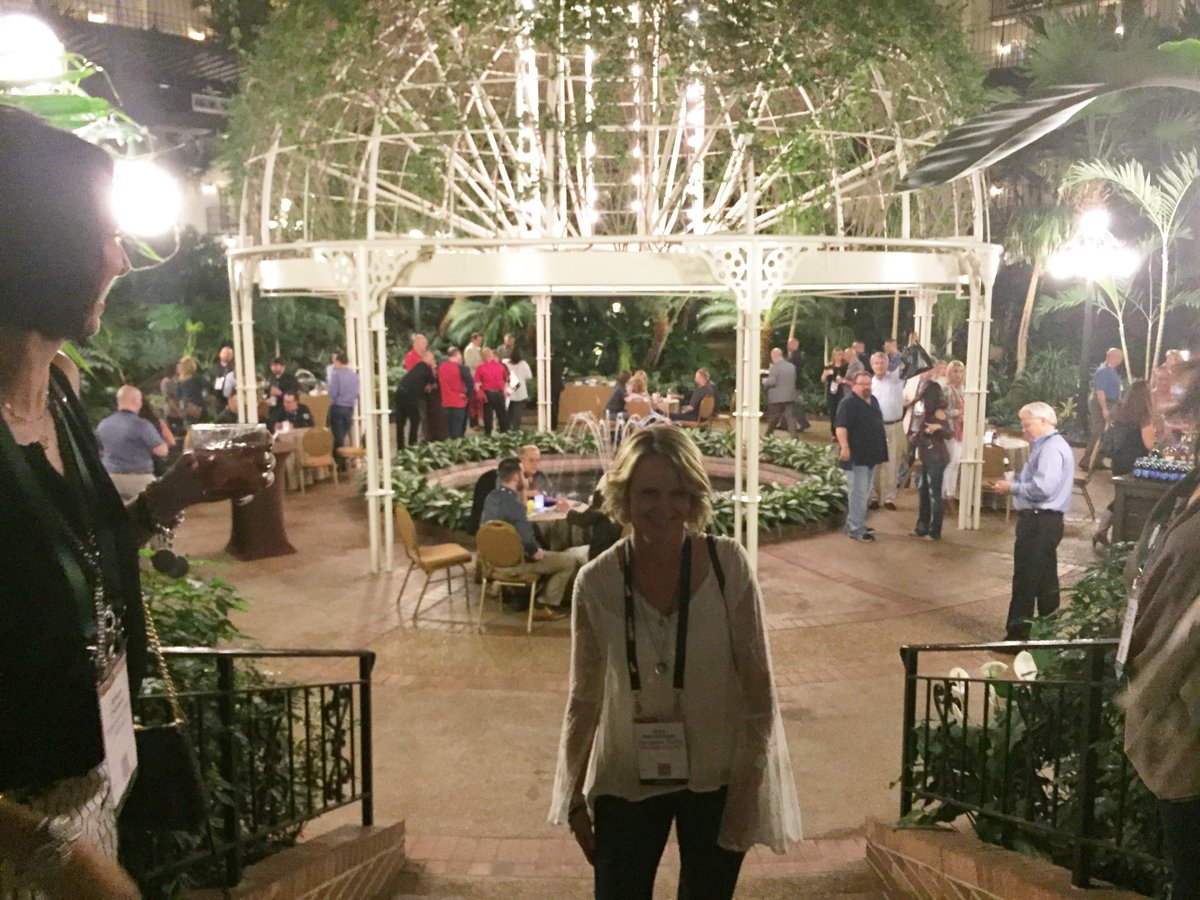 ServiceChannel's tweet photo. Restaurateurs and contractors sip cocktails under the Crystal Gazebo at SC's #RFMA2016 cocktail party https://t.co/Nz7UkcMpVq