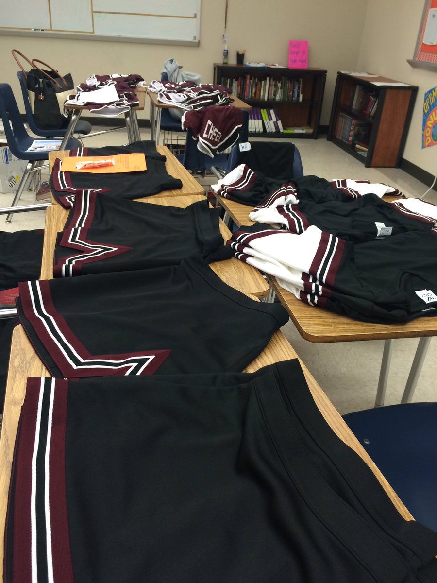 CMSCatsCheer's tweet photo. It feels like Christmas over here at CMS! #newgear #newyear #CMSwildcats https://t.co/gkhJTZgP0j