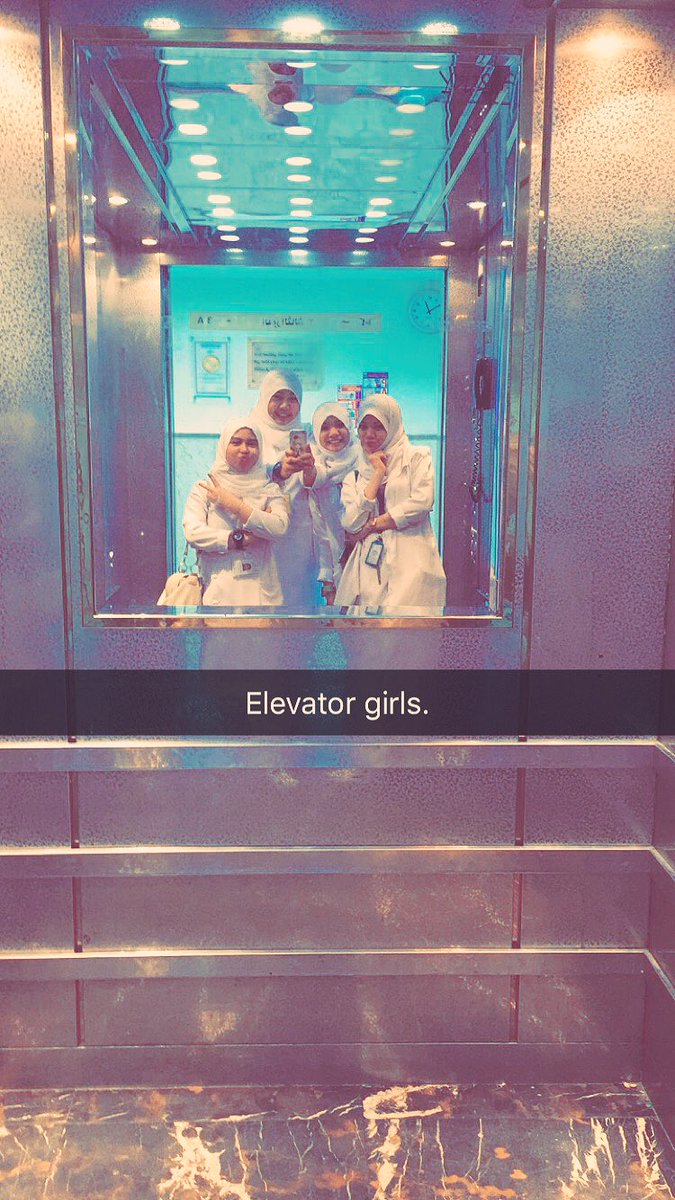 juyjoyjuyjoy's tweet photo. The gang. ๐โค๏ธ #nurses #KFHM #elevatorgirls #afternoonsvsnight https://t.co/1j0nCXAry2