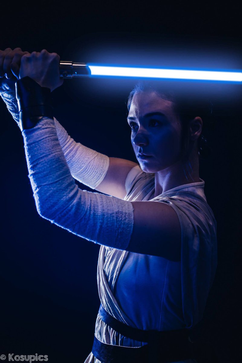 xAigueMarinex's tweet photo. One more Star Wars shot before I go to bed. Taken by @valentinoffner / #kosupics #rey #starwars https://t.co/pqJjYZAFuZ