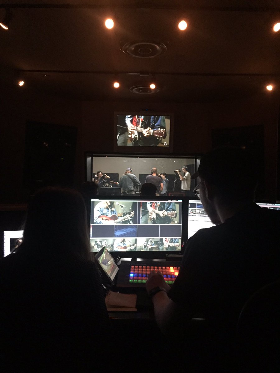 jmapromo's tweet photo. Loving this @audiotreemusic session with @pennyandsparrow https://t.co/sMmwXvLW1N