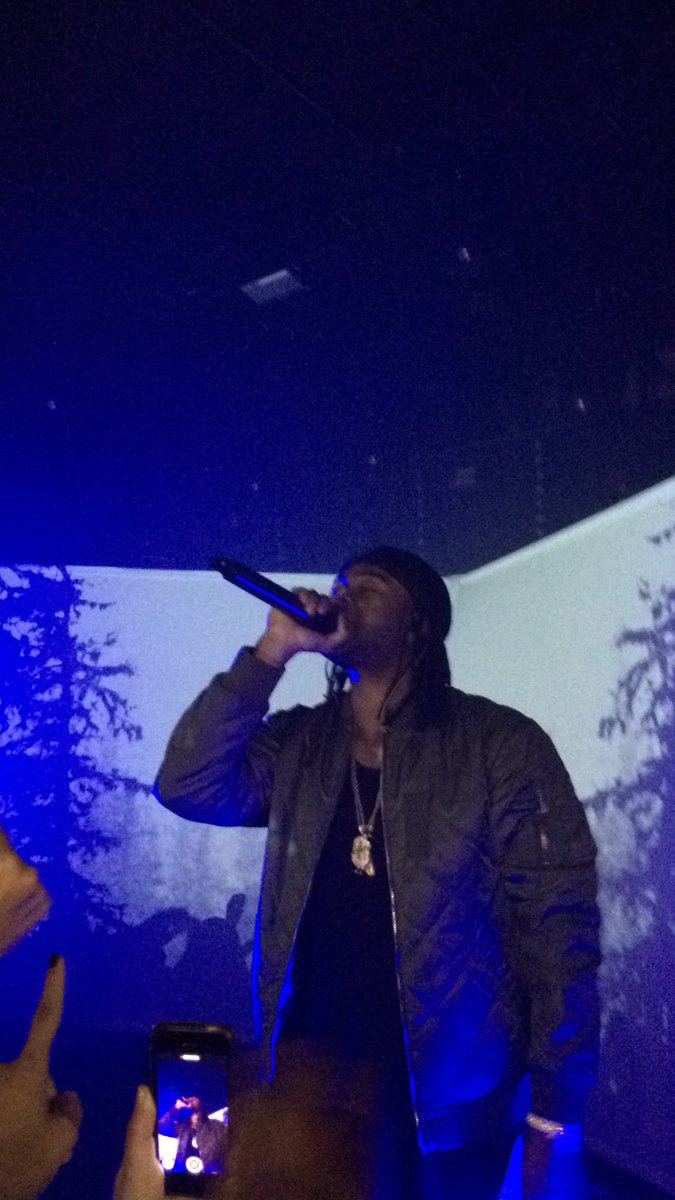 ahOuaiLaViehugh's tweet photo. @PARTYOMO  #2  #PNDlive https://t.co/ggfpZQGbRD