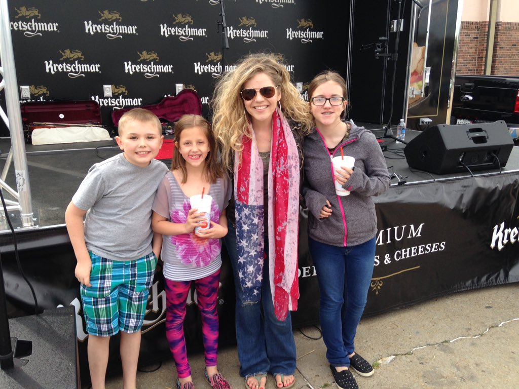 kellicoffeltcmt's tweet photo. @NatalieStovall had a great time! Thanks for coming to poteau :) https://t.co/3ngO21mneP
