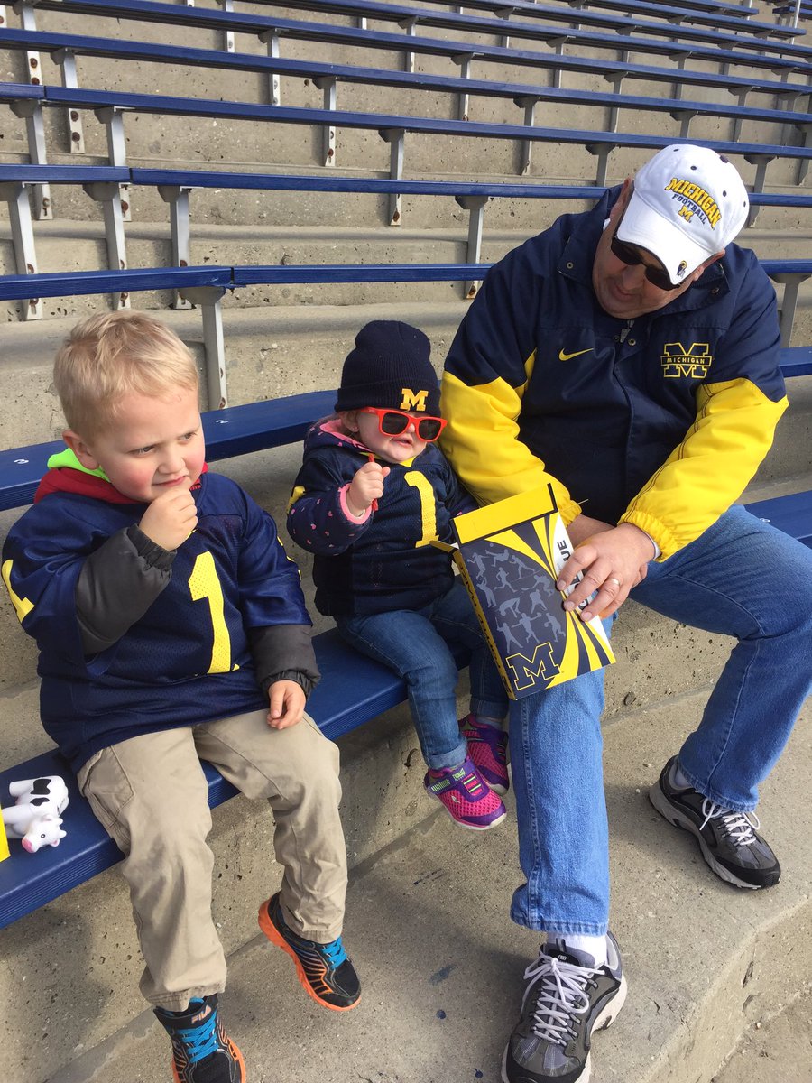 MTaratuta's tweet image. Whose got it better than us? Noooooobody! #goblue #springgame2016