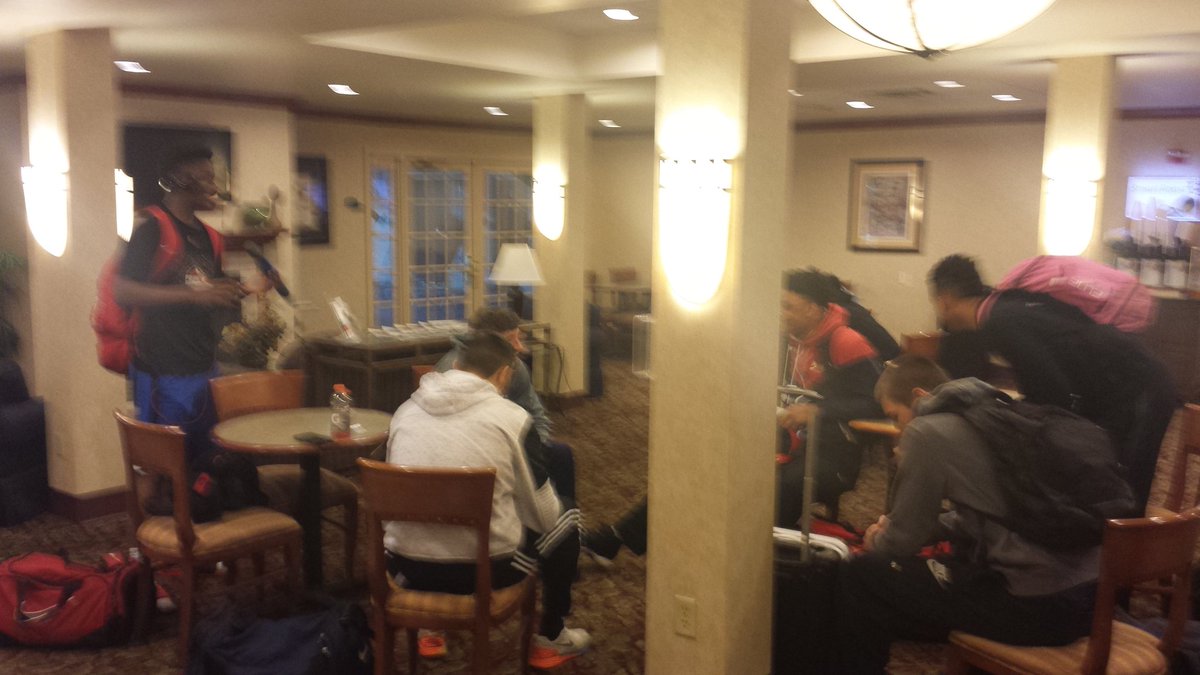 spipes10's tweet photo. Teenagers gathering at a hotel in April can only mean, AAU basketball starting... #NY2LA #ILStars No Excuses... https://t.co/VWf7t8bn7h
