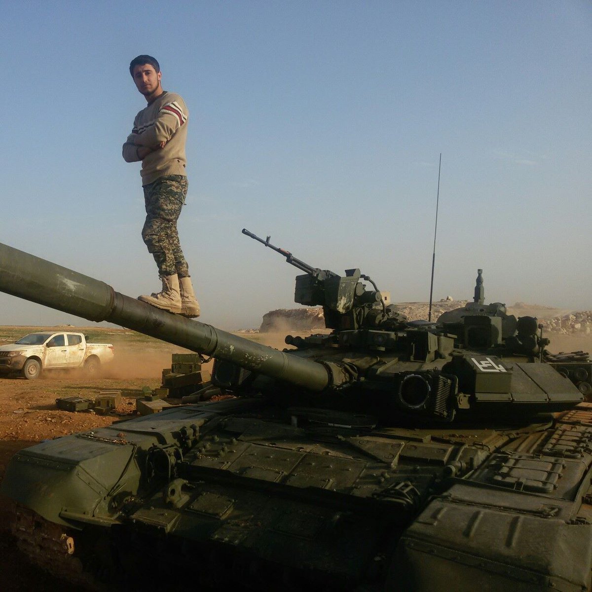 دبابه T-90 الروسيه تظهر لاول مره في سوريا !! - صفحة 2 Ce_LiR3WEAYwh0N