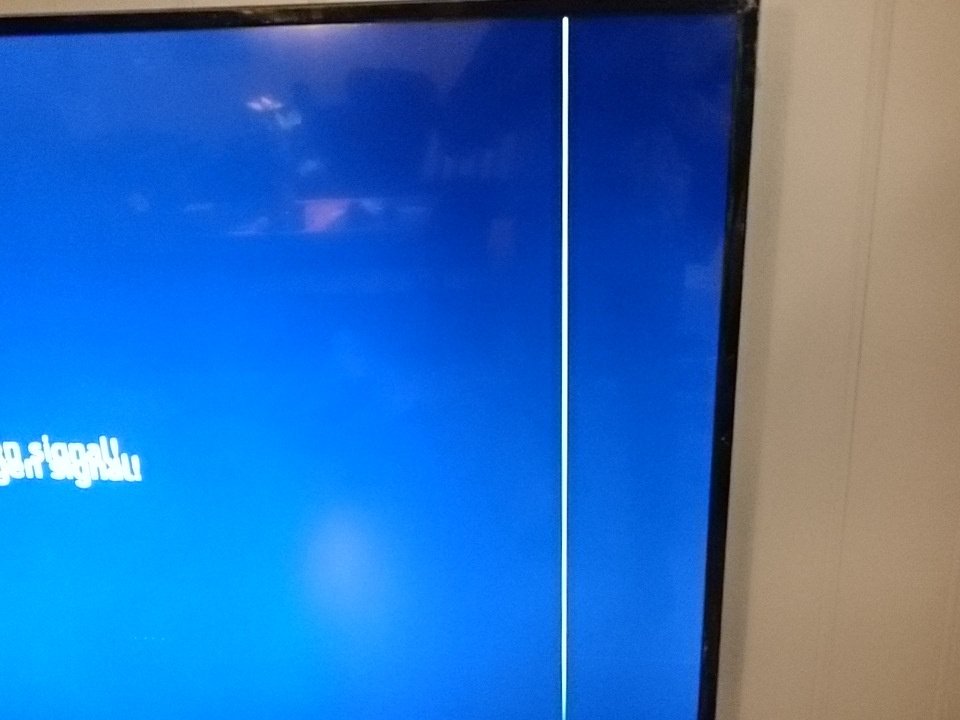 I 2år har jag stått ut med halv bild på TVn. Nu flög den ut och ny kom in. På nya GULT streck efter 20min. #otur?