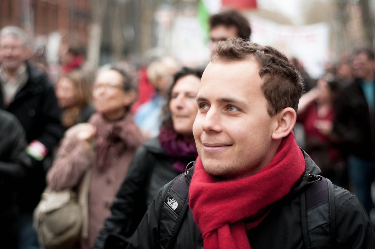 MacadamViril's tweet photo. Quelques portraits pris lors de la dernière manif #loitravail à #Toulouse ! Pas de prochaine manif sans #NuitDebout https://t.co/upiBmU6ytj