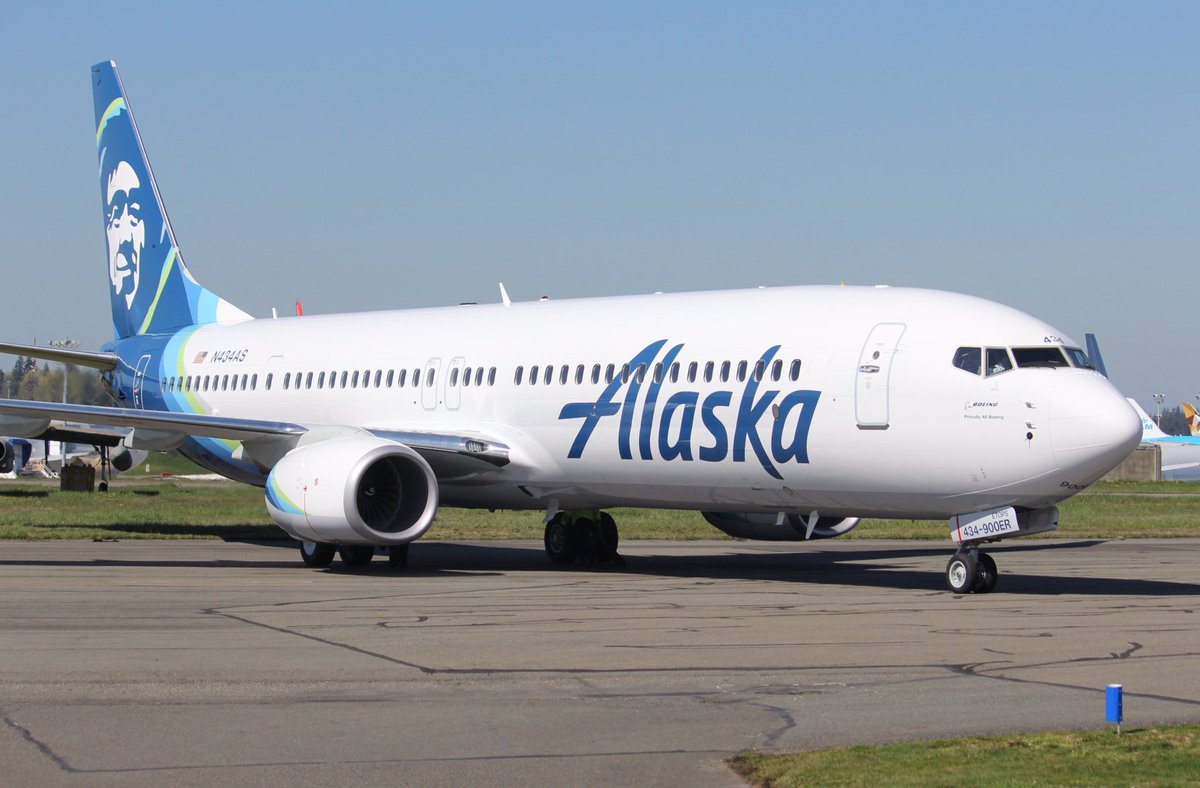AeroimagesChris's tweet photo. @AlaskaAir N434AS at @Castle_Cooke before departing on a photo flight with @WolfeAirAviatio https://t.co/qKbKrLA9Qc