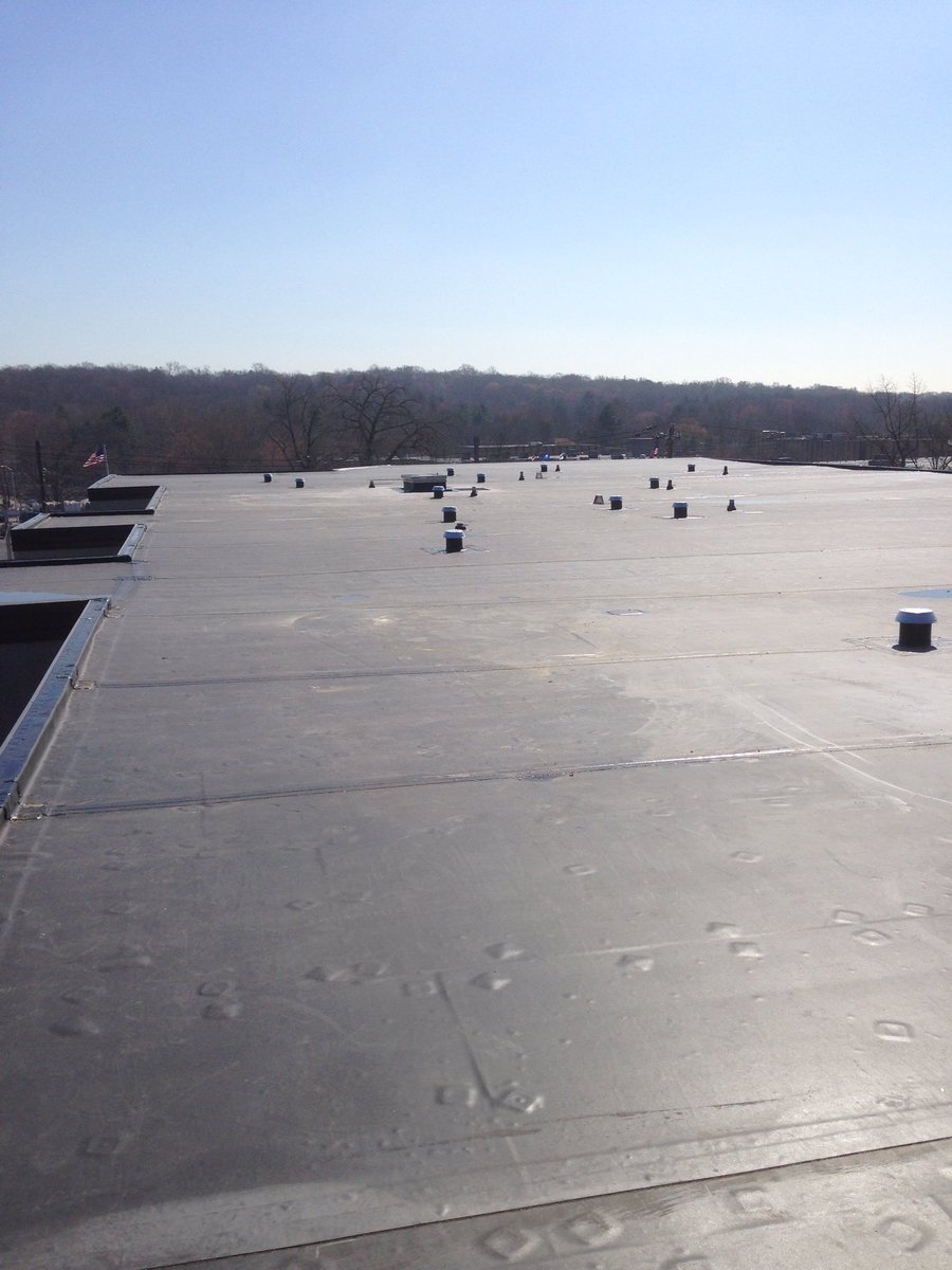 DomackRoofing's tweet photo. Firestone EPDM SA installed in Stamford, CT what a breeze thanks @FirestoneBPCo @the_sump https://t.co/cm3cOv0Q45