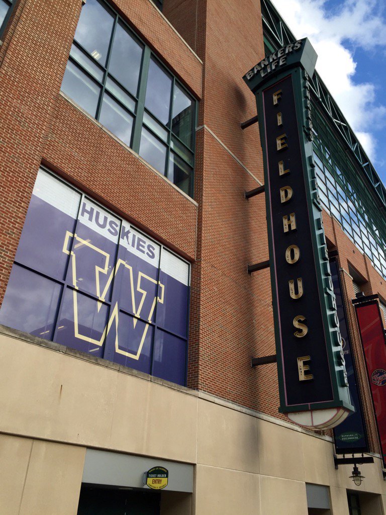 LewisSports's tweet image. A familiar logo on the side of Bankers Life Fieldhouse in Indianapolis. #WFinalFour