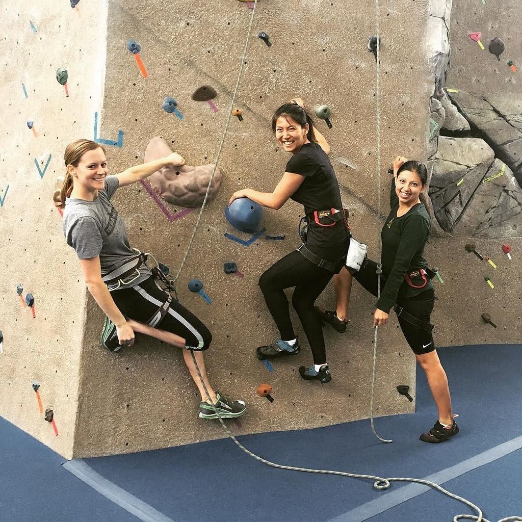 TheCaringTimes_'s tweet photo. Climbing with @aleal001 and Honey! So much fun taking them!! #climbingwithfriends #rockclimbing #nursesrock by lesl… https://t.co/auMGBbxO1t