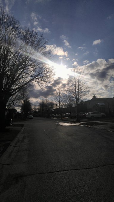 Finally the sun is our so I can go for a run https://t.co/iYWOEv1tNA<a href="/tag/footworship"class="tags"><span>#footworship</span></a>