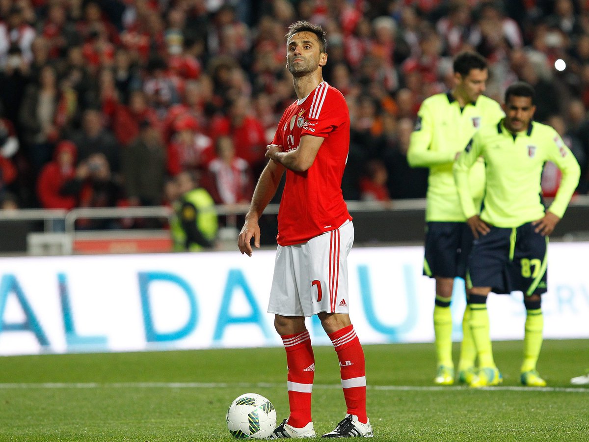 Que categoria do aniversariante, o primeiro na Europa a atingir os 30 golos no campeonato! 🔫 #JUNTOS