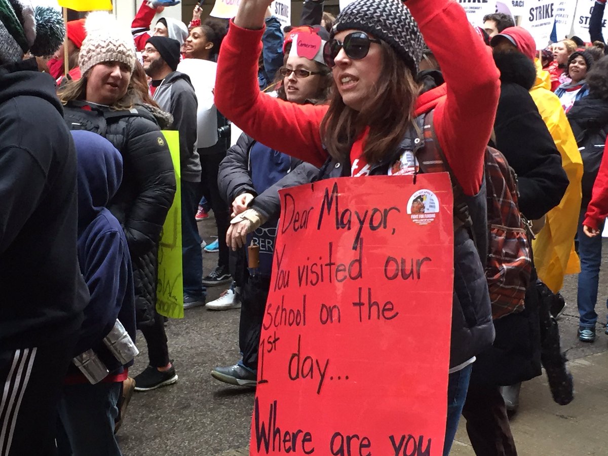 ChicagoGSAProm's tweet photo. #CTUStrike #FightForFunding https://t.co/oAqBfMargJ