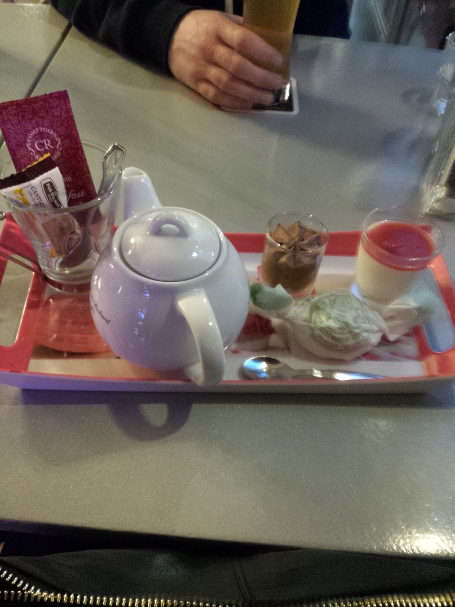 LovickLucy's tweet photo. All I asked for was yea and I also received 3 deserts on the side! BONUS! https://t.co/opV4DKg2tM