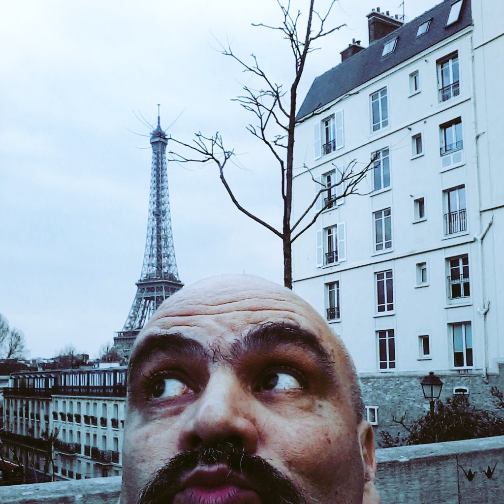 marceliantunez's tweet photo. Dia dia fespres del concert de Five in Orbit #fiveinorbit a Paris. Fantastic! Torno a Cada https://t.co/odHwA0HlZu