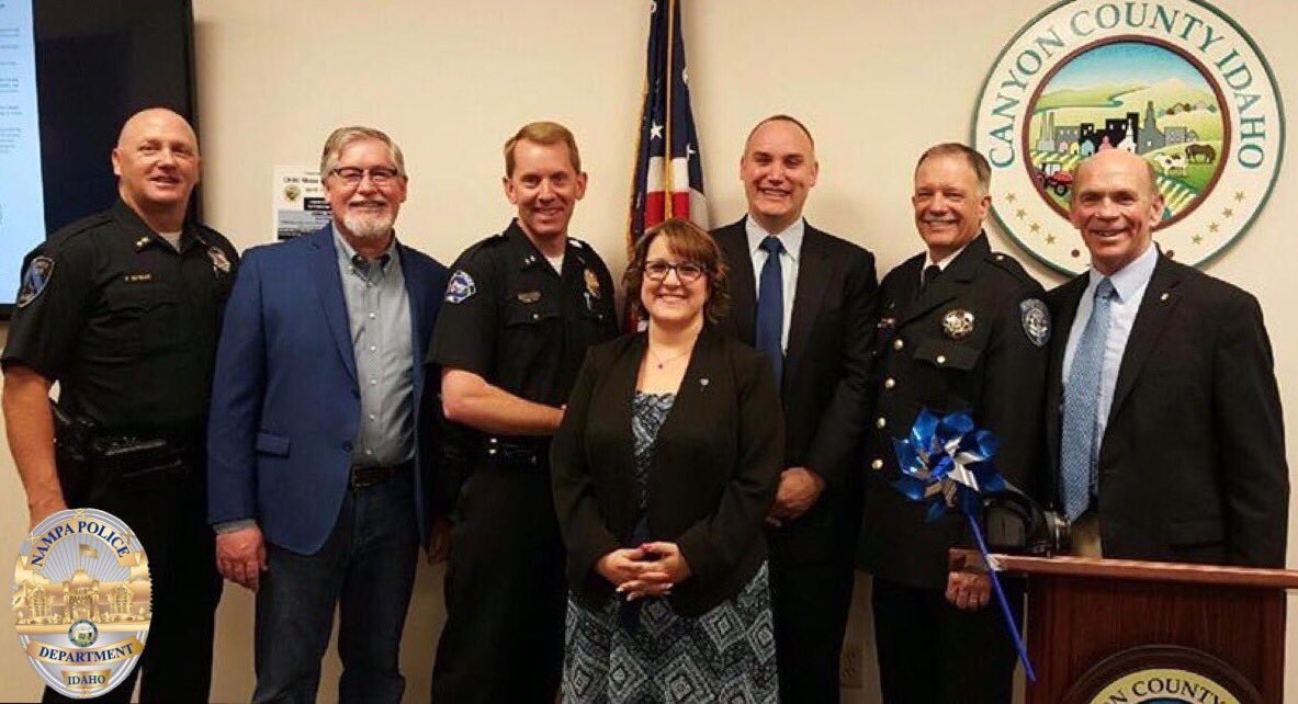 NampaPolice1's tweet photo. How'd we miss @ChiefWyantPD @CaldwellPolice in the pic this AM? Sorry Chief! #1T1M #PartOfOurTeam #BluePinwheels https://t.co/2kNpXcIJ7N