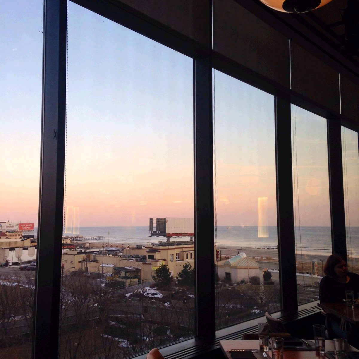 BallysAC's tweet photo. Cheers to a beautiful Happy Hour at #GuysAC! https://t.co/jcRaACws1V