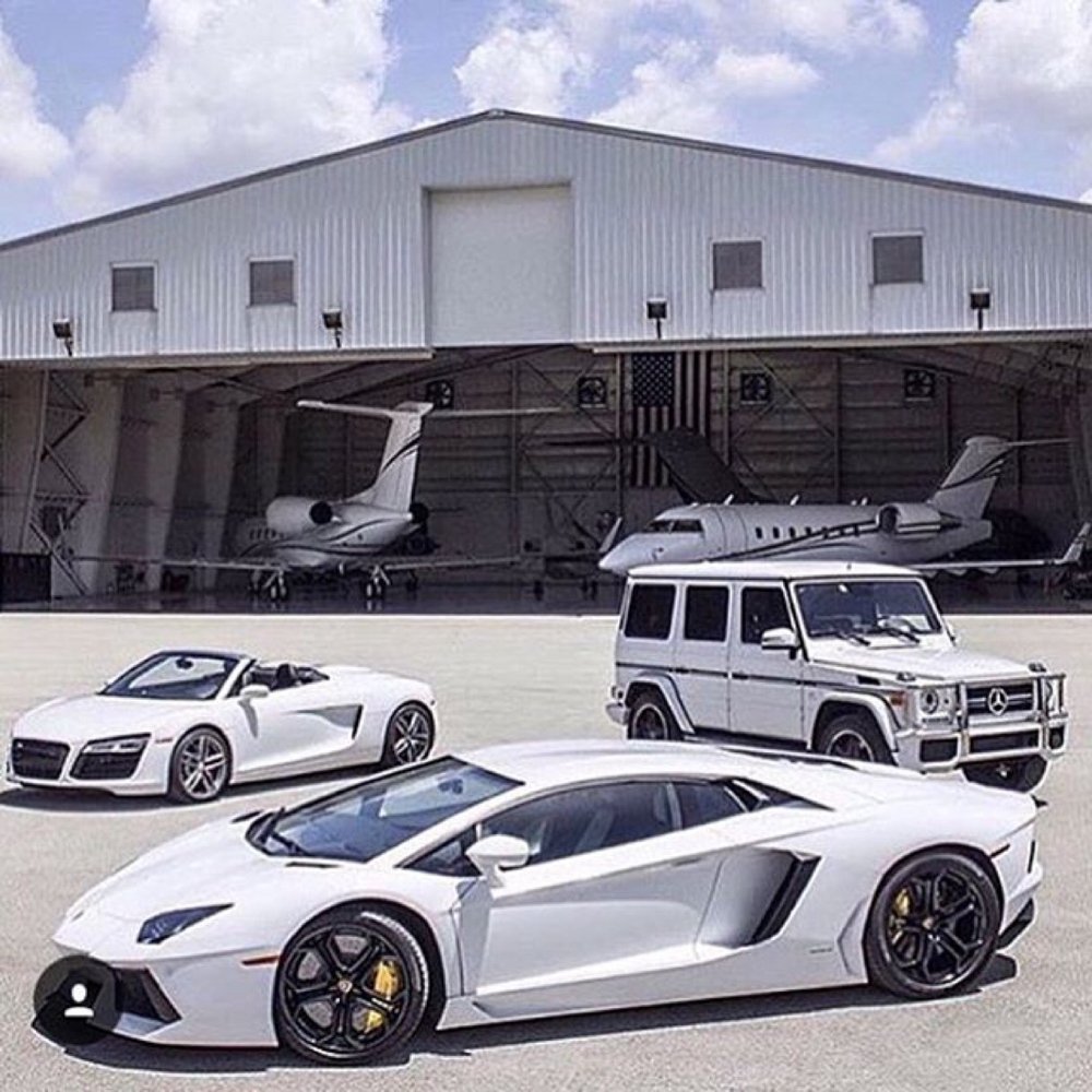 sumLuxury's tweet image. All white everything🎥