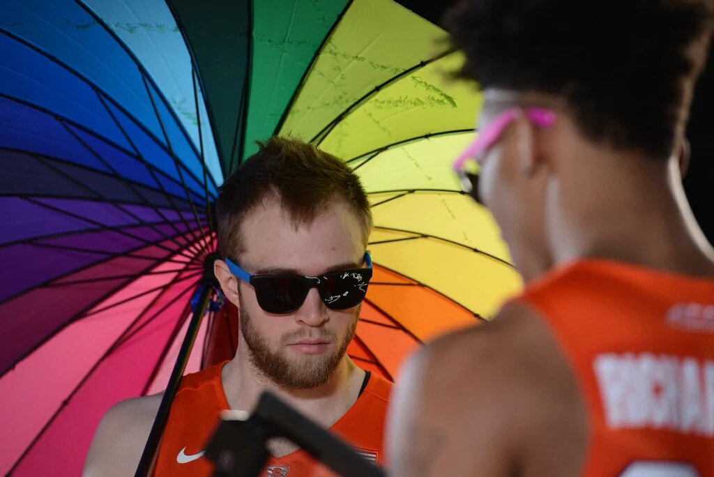 ThugCooney's tweet photo. WHEN YOU BAKED AS FUCK AT A PHOTOSHOOT AND SOMEONE HANDS YOU A RAINBOW UMBRELLA https://t.co/YZjFs7Uaes