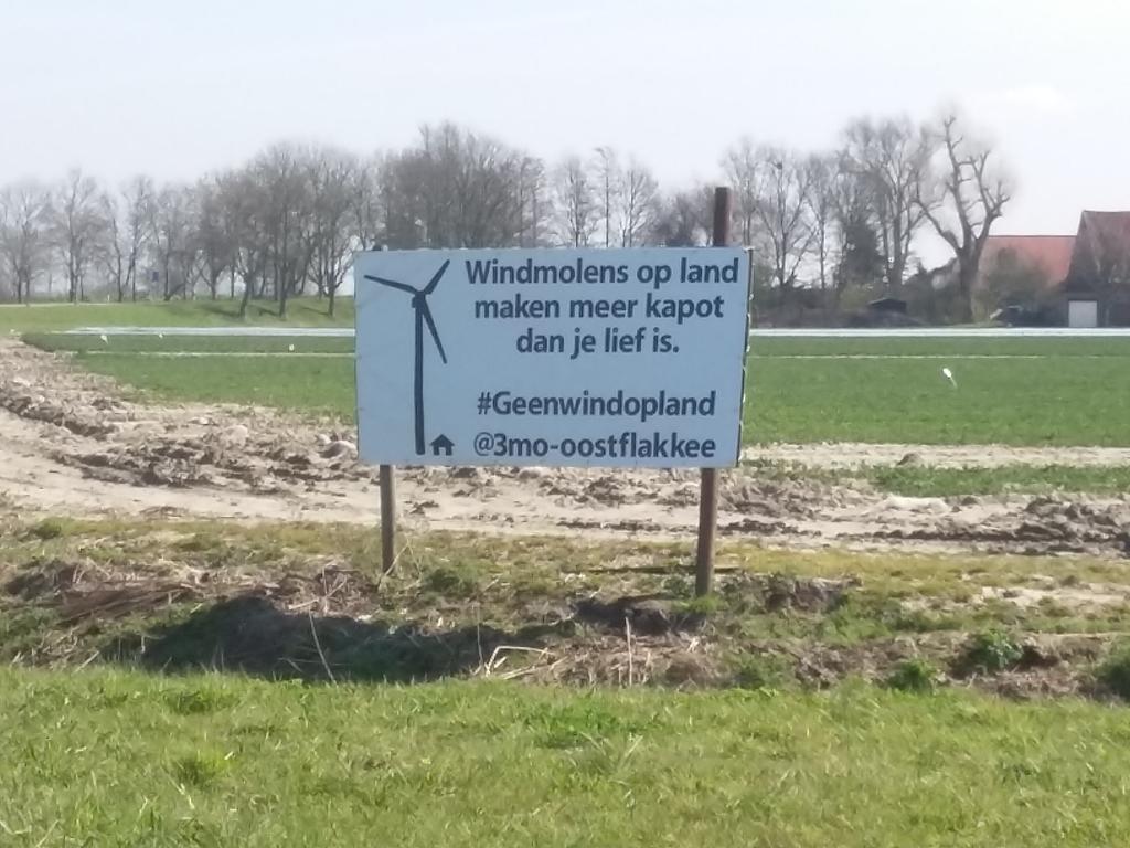 zorgisleuk's tweet photo. Zo,onze @3MOOostflakkee #spandoeken staan r weer fier bij! #geenwindopland want dat maakt meer kapot dan je lief is! https://t.co/PcnxXJVBvr
