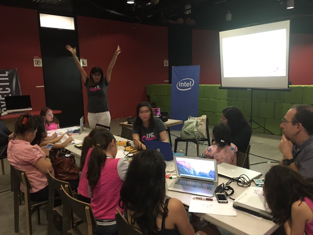 HacedoresCom's tweet image. Taller de #Genuino para niñas con @EpicQueen en el @CCDmx #GenuinoDay2016