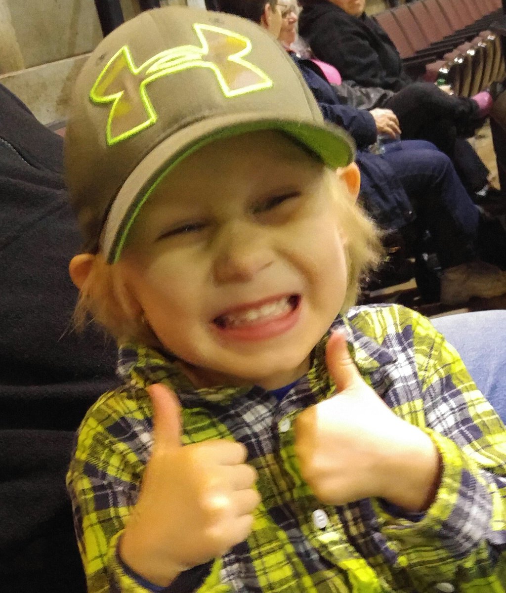 KaylaMenkhorst's tweet photo. #littlestgarthfan waiting for #GARTHinOttawa @garthbrooks https://t.co/uGpcl2YRKc
