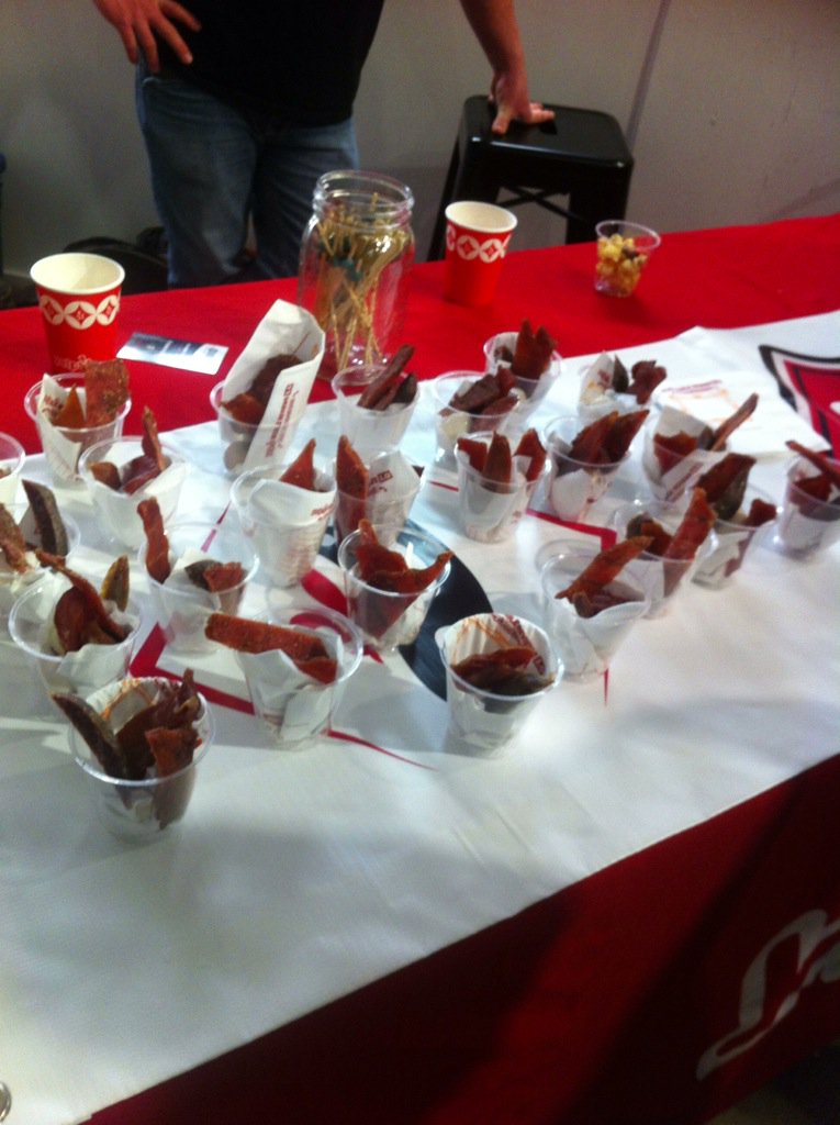 yelpmontreal's tweet photo. Pubsters had some great food for all guests at the #Yackathon & 1rst digital friday @PN_MTL https://t.co/sPqZJCoXDl