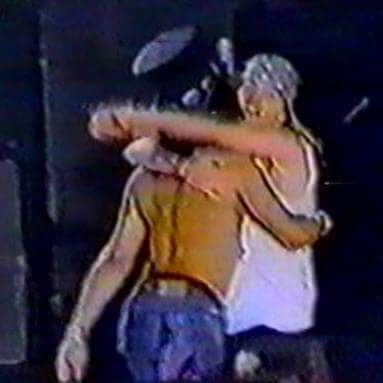 Y llego el día! No se si habrá abrazos pero verlos juntos me basta <a href="/gunsnroses/">Guns N' Roses</a>  <a href="/axlrose/">Axl Rose</a> <a href="/Slash/">Slash</a> #GunsNRosesreunion