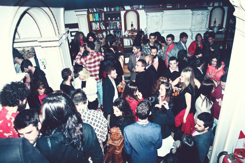 Espiria's tweet photo. Viernes y sábados, #HappyHourExtendido de 0 a 2 am. #NuevaCartaDeTragos + #DjSessions = #FindesConOndaEnEspiria https://t.co/kWL1csmz74