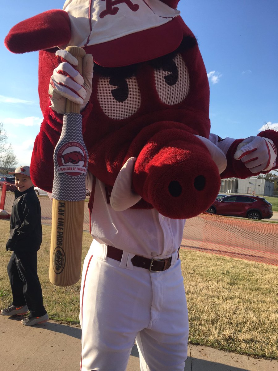 RazorFoundation's tweet photo. @Ribby_UA wants you to know it's almost game time!!! #RFfriends https://t.co/l2wO8AFzqp
