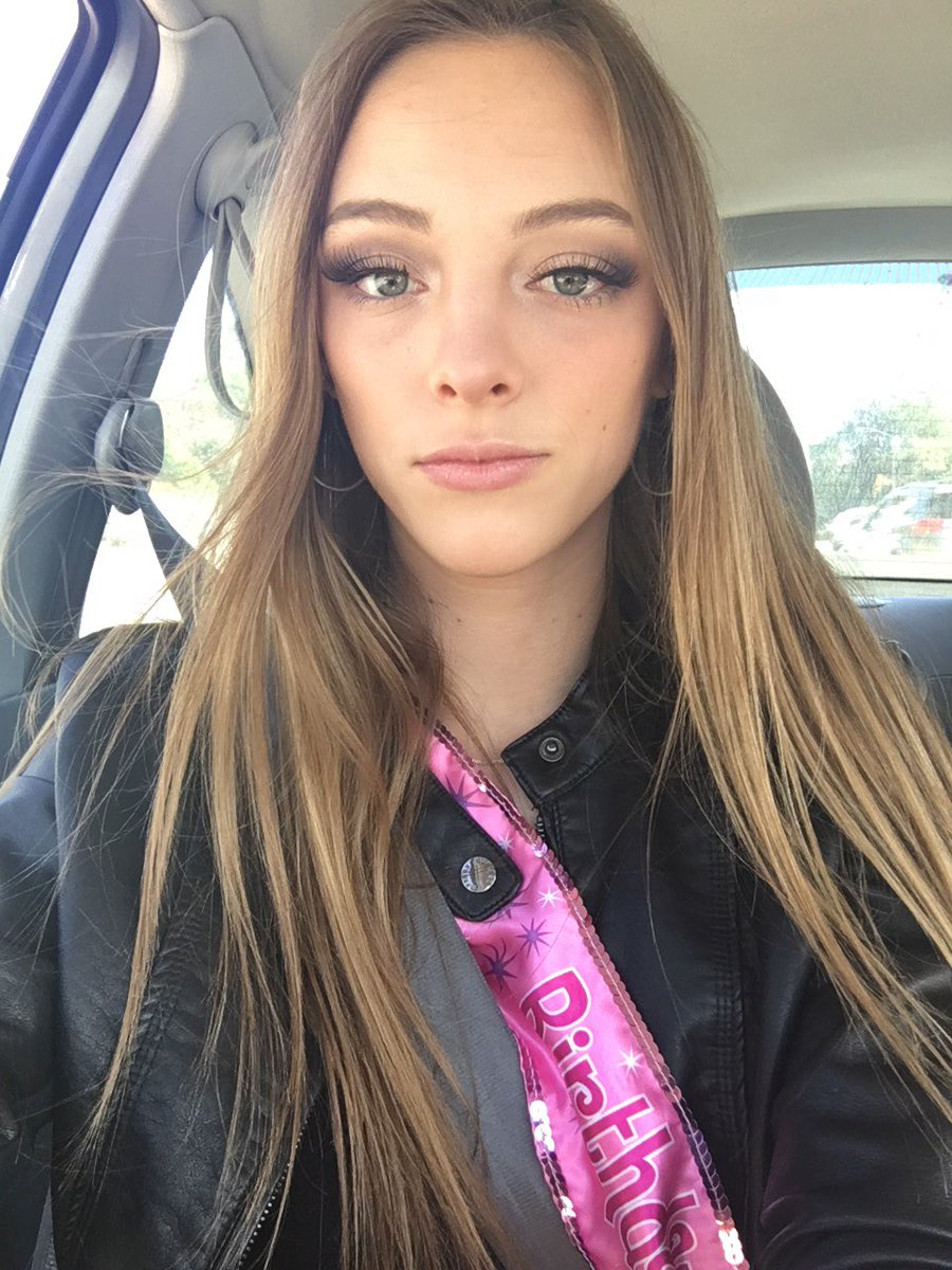 stainedhearts's tweet photo. princess 💓 https://t.co/7jX3AEvhC7