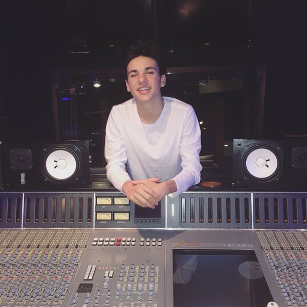 alotespinosa's tweet photo. @iamdanielskye Hi,my name's Gabrielli and i'm a SkyeHard😍
I love you so so so much❤😭
Notice me?Pls😭
#FollowMeDaniel https://t.co/ZblvwWxcCr