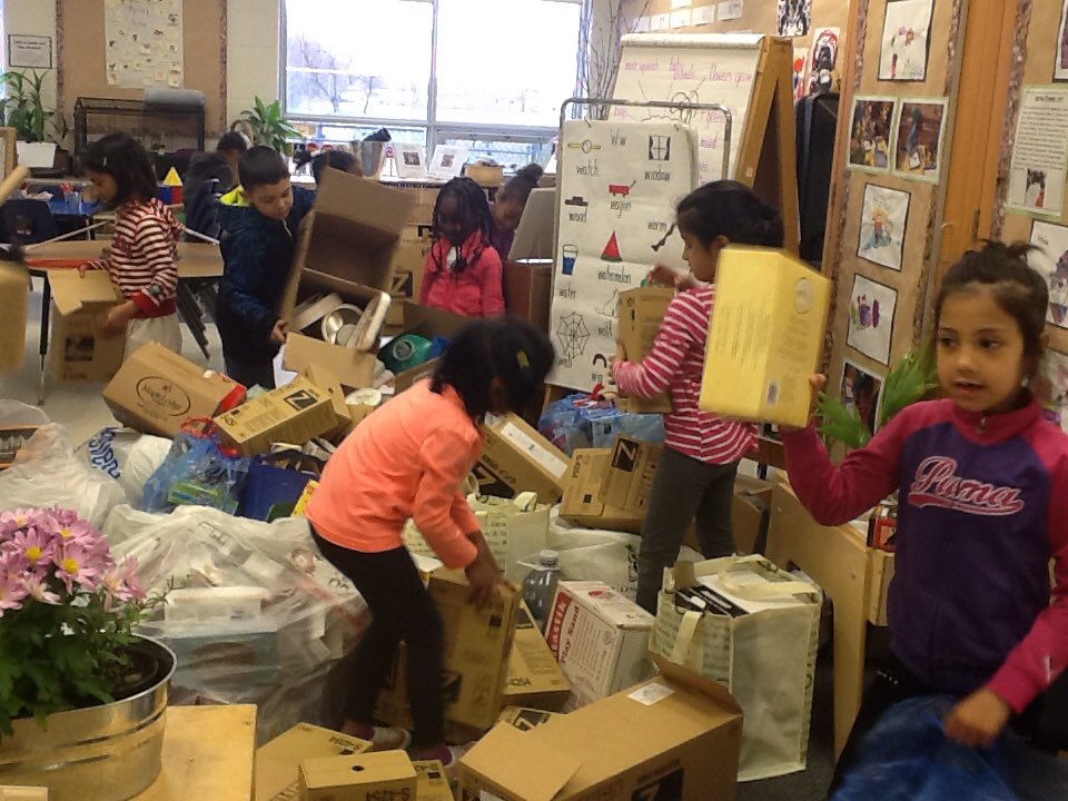 KingswoodKinder's tweet photo. Time to sort ALL this stuff...wow!!!! #3Dbuildproject #Kingswoodmath #PeelFDKmath https://t.co/uPD4nK1VLT